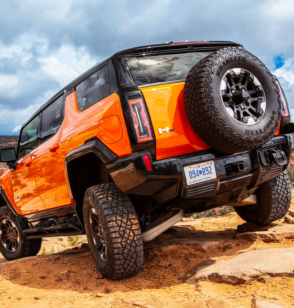 Hummer EV off road 